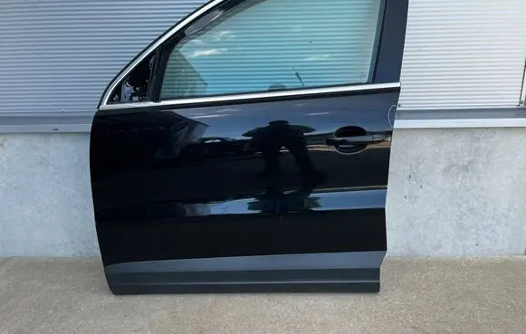Volkswagen Tiguan Front door LC9X