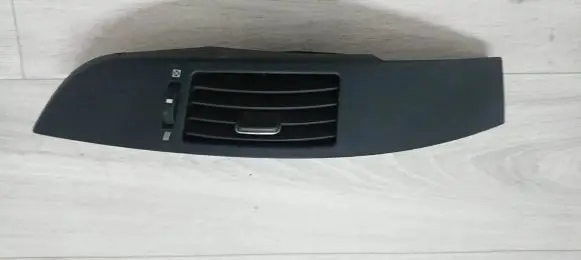 Toyota Corolla Verso E121 Dashboard side air vent grill/cover trim 8567064010 5567064010 5568064020