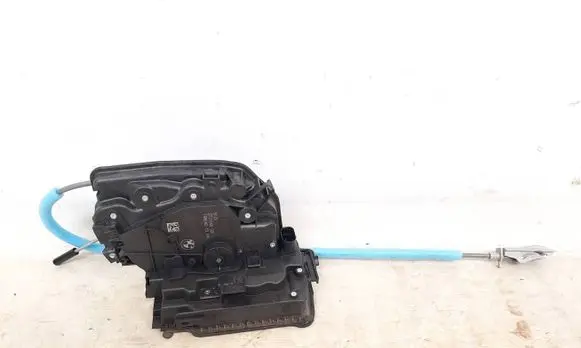 BMW X3 G01 Front door lock 2711545