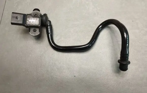 Audi Q5 SQ5 Vacuum line/pipe/hose 8R1611931F