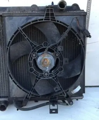 Mitsubishi Carisma Radiator cooling fan shroud