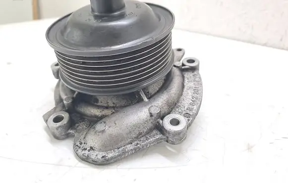 Mercedes-Benz E W212 Water pump R6422010710