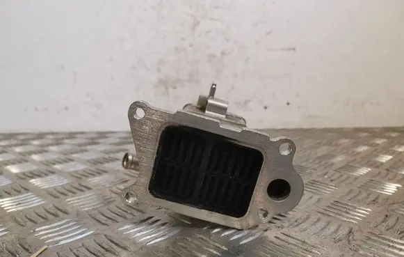 Ford Kuga II EGR valve cooler V29004027