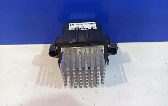 Saab 9-5 Heater blower fan relay 13503201 011500056
