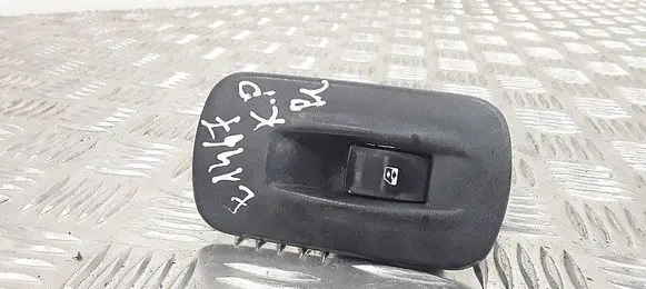 Renault Trafic II (X83) Electric window control switch 8200011870