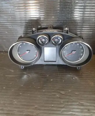 Opel Mokka Speedometer (instrument cluster) 654663731
