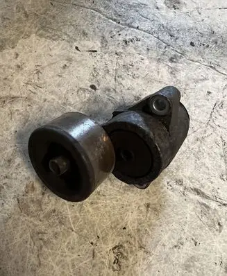 Mazda 6 Generator/alternator belt tensioner