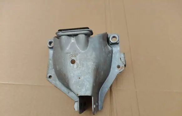 Audi A4 S4 B8 8K Engine mounting bracket 8K0399059H