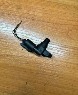 BMW 3 E46 Camshaft position sensor 2249320 03072002 6021637