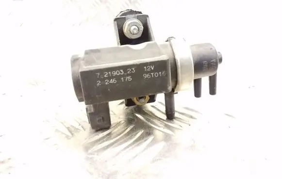 BMW 5 E39 Turbo solenoid valve 72190323 2246175 96T015