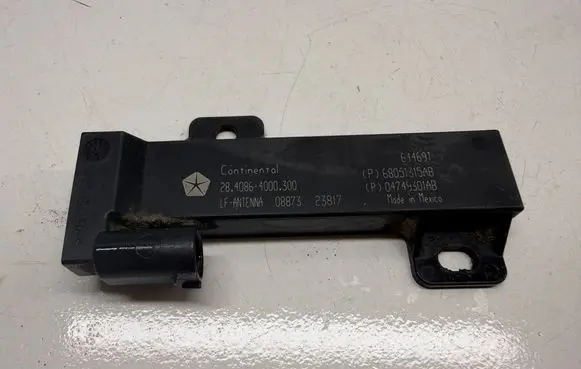 Chrysler Pacifica Aerial antenna amplifier 68051315AB 04749301AB