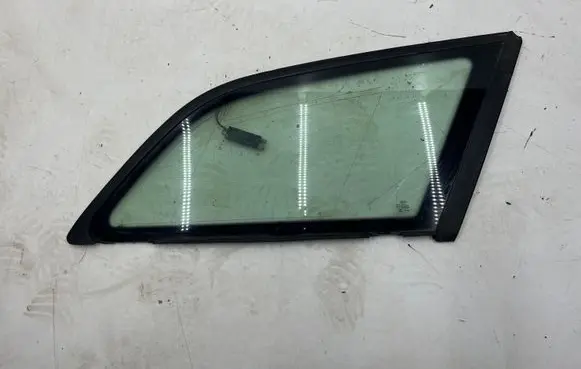 Opel Vectra C Front door window glass four-door A011404
