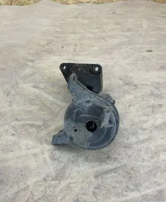 Engine mount bracket
