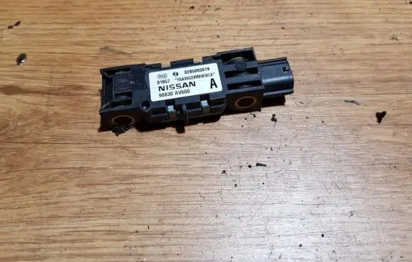 Nissan Primera Airbag deployment crash/impact sensor 0285003019