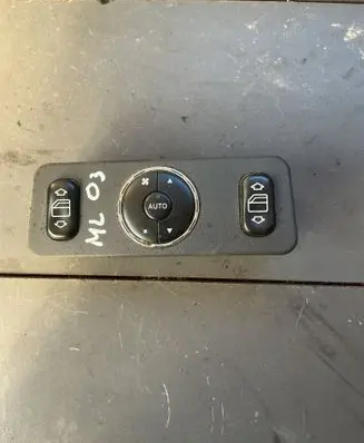 Mercedes-Benz ML W163 Electric window control switch A1638200326 03420610