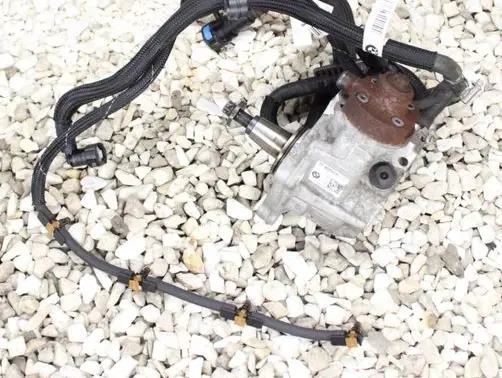 BMW 5 F10 F11 Fuel injection high pressure pump 7810696 0445010517