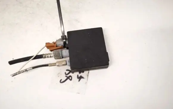 BMW 3 E36 Antenna control unit 65268363298 6526-8363298