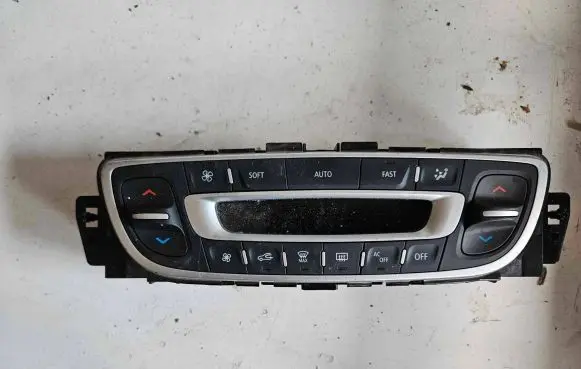 Renault Megane III Climate control unit 275100007R 090427