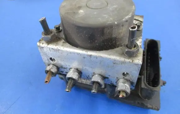 Renault Megane II ABS Pump 8200737985