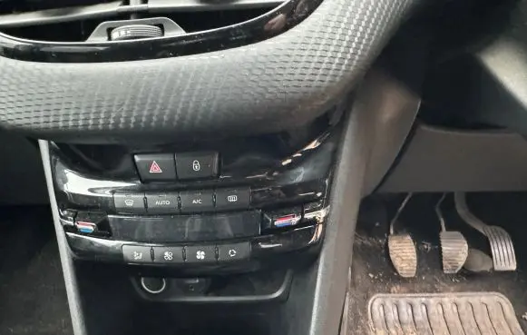 Peugeot 2008 I Climate control unit 96722471xu