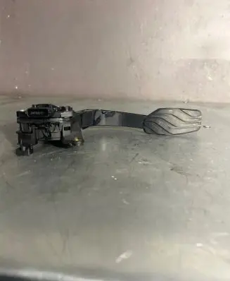 Renault Captur II Pedal assembly 180100879R 26022020 6PV01290205