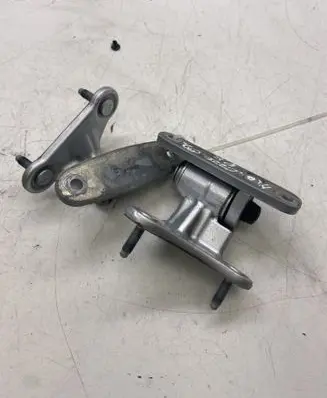Mercedes-Benz C AMG W204 Front door upper hinge A047058