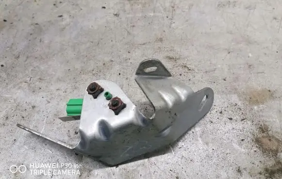 Volkswagen Golf V Airbag deployment crash/impact sensor