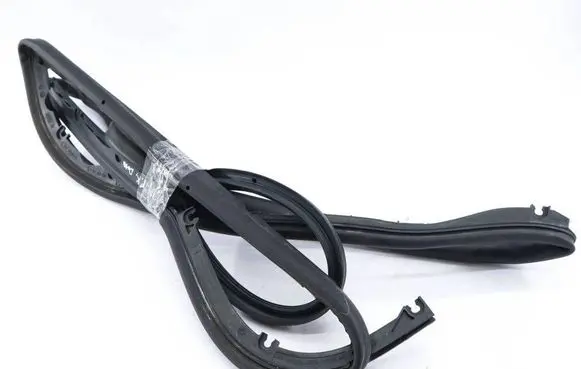 Audi A6 S6 C6 4F Rubber seal front door (on door) 4F0831345 000007