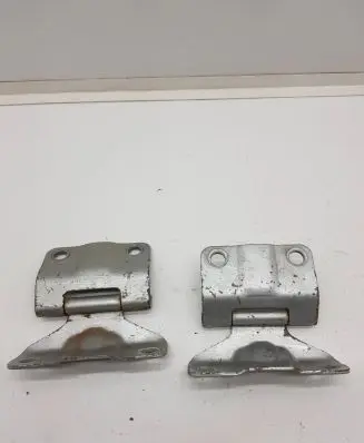 Mitsubishi L200 Loading door lower hinge 
