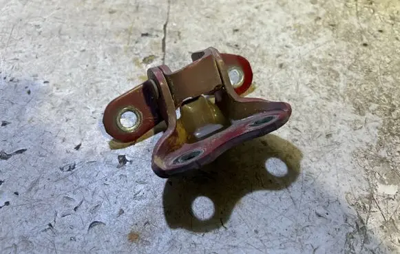 Toyota C-HR I Front door lower hinge 