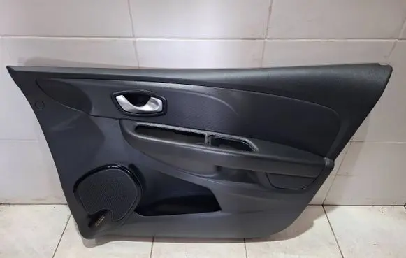 Renault Clio IV Front door card panel trim