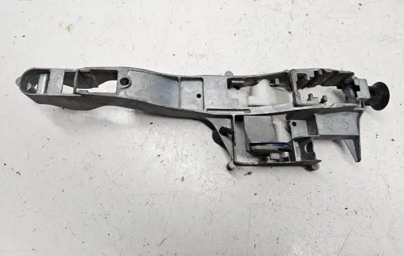 Rear door exterior handle/bracket