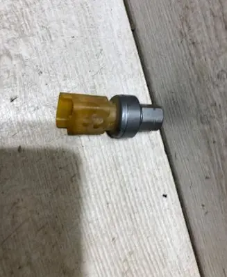 Opel Crossland X Air conditioning (A/C) pressure sensor 9673006380