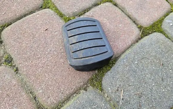 Opel Corsa F Brake pedal 9824803980