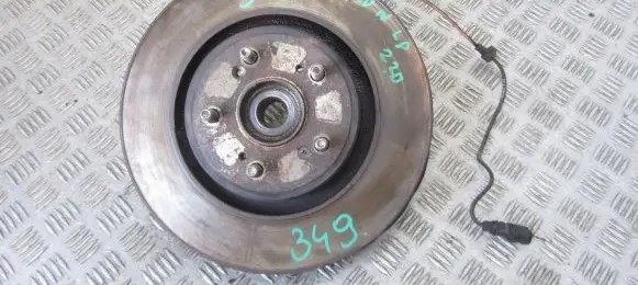 Honda CR-V Front wheel hub spindle knuckle