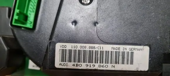 Audi A6 S6 C5 4B Speedometer (instrument cluster) 4B0919860N