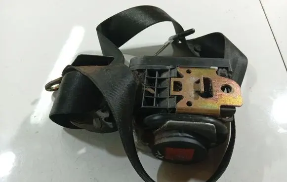Volkswagen PASSAT B5 Front seatbelt 3B1857705A