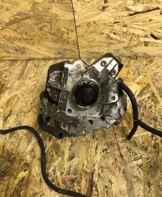 Volvo XC90 Fuel injection high pressure pump