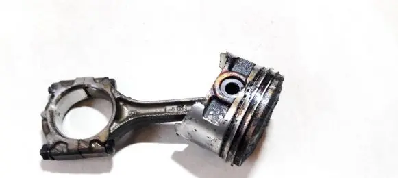 Mitsubishi Colt Piston with connecting rod