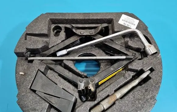 Jaguar XF X250 Lift Jack 8X2317080AA IMPRK1598790