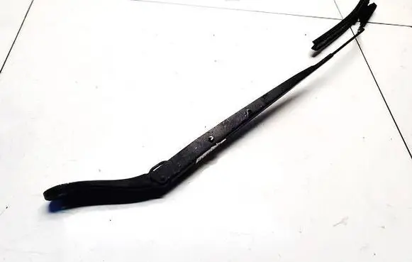Front wiper blade arm