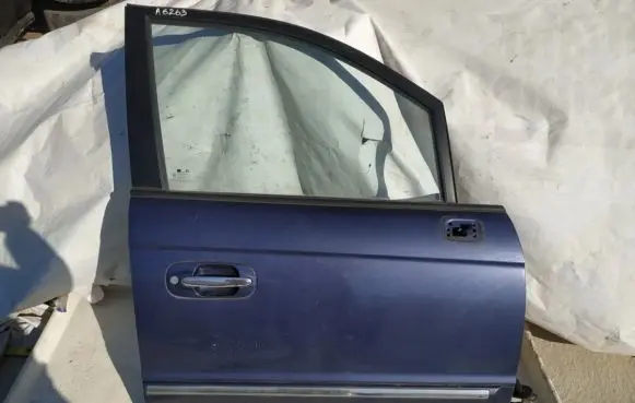 Hyundai Trajet Front door