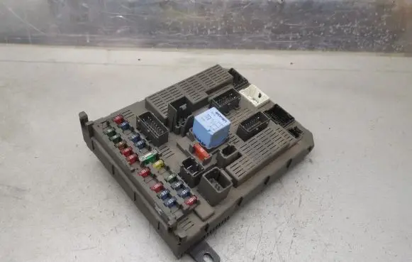 Citroen C5 Fuse module 9645030380