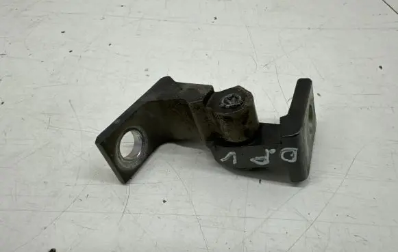 Volkswagen Polo V 6R Front door upper hinge