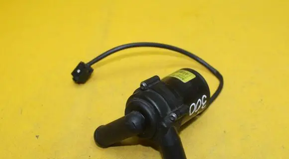 Land Rover Range Rover Sport L320 Water pump 9002986C