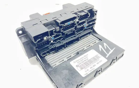Mercedes-Benz C W203 Fuse module 2035451601 5DK00848550
