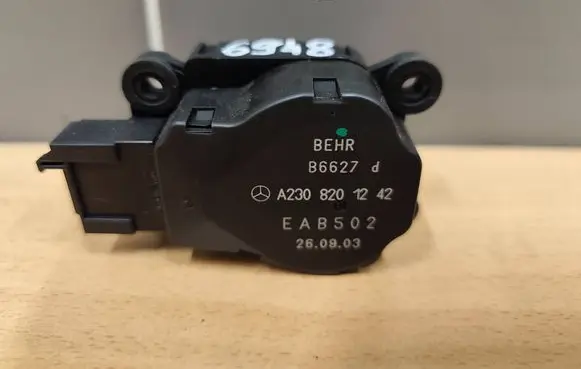 Mercedes-Benz C W203 Air flap motor/actuator A2308201242 B6627 EAB502
