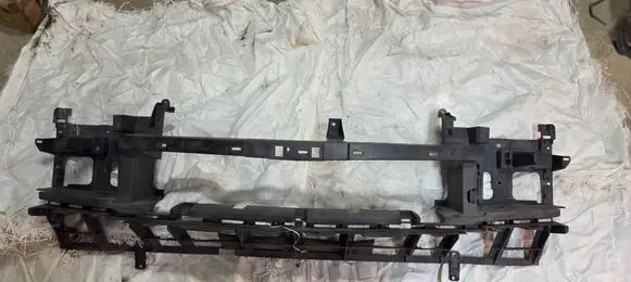 Chevrolet Avalanche Front bumper support beam 