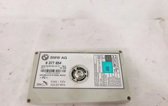 BMW X5 E53 Aerial antenna amplifier 8377654 09365729 5729R161920036