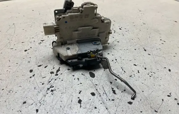 Audi A3 S3 8P Rear door lock 4F0839015